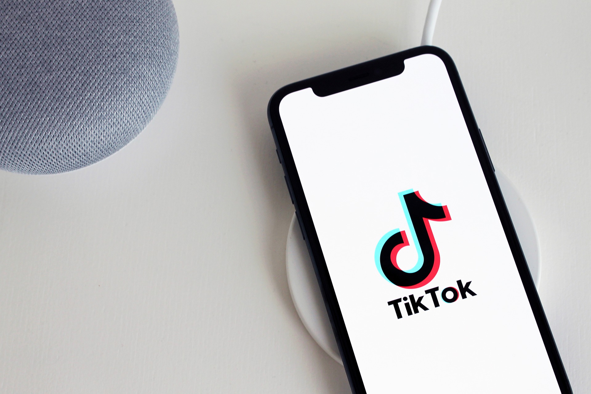 TikTok,<br /> l'app che ha rivoluzionato il mondo social